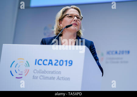 Heidelberg, Germania. 22 Maggio, 2019. Svenja Schulze (SPD), federale il Ministro dell'ambiente, parla di apertura della International Conferenza sui cambiamenti climatici ICCA2019. Circa 700 locali, regionali e nazionali di decisori ed esperti da tutto il mondo discutono gli obiettivi del clima di Parigi accordo. Credito: Uwe Anspach/dpa/Alamy Live News Foto Stock