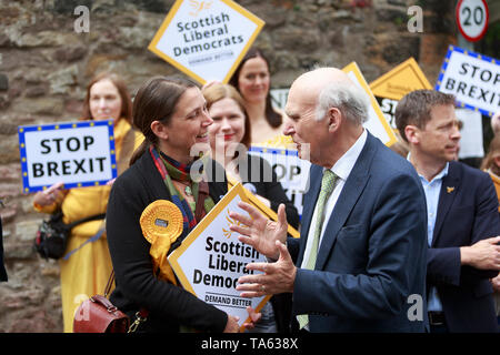 Edimburgo, Scozia. Regno Unito. 22 maggio 2019. Gruppo del Partito europeo dei liberali democratici Leader Vince il cavo e Willie Rennie frequentare un rally con attivisti e attivisti nel Maggio 22, 2019 a Edimburgo, Scozia. Una gita di un giorno in Scozia prima di domani Europa elezione. Edimburgo. Pak@ Mera/Alamy Live News Foto Stock