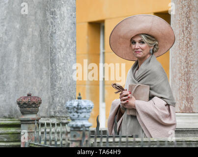 Potsdam, Germania. 22 Maggio, 2019. Regina Maxima dei Paesi Bassi visite Sanssouci e passeggiate attraverso il parco del castello. Credito: Jens Kalaene/dpa-Zentralbild/dpa/Alamy Live News Foto Stock