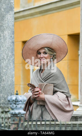 Potsdam, Germania. 22 Maggio, 2019. Regina Maxima dei Paesi Bassi visite Sanssouci e passeggiate attraverso il parco del castello. Credito: Jens Kalaene/dpa-Zentralbild/dpa/Alamy Live News Foto Stock