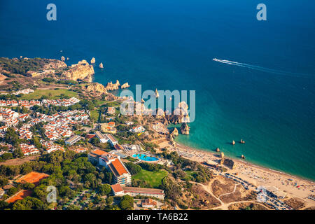 Tres Irmaos beach, Prainha scogliere. Alvor, Portimao, Faro distrist. Algarve, Portogallo, Foto Stock