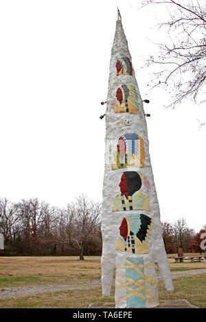 In scultura ed Galloway il Totem Pole Park, OK, STATI UNITI D'AMERICA Foto Stock