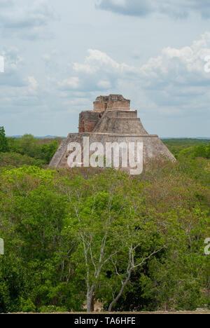 Grande Piramide Maya, nella zona archeologica di Uxmal, nella penisola messicana dello Yucatan Foto Stock