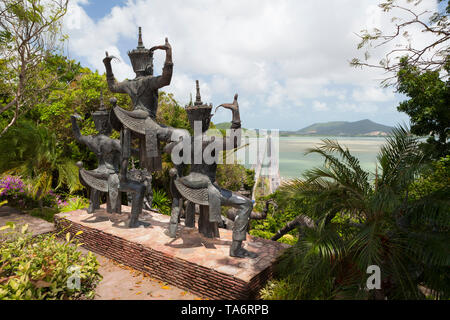 Vista da Thaksin museo del folclore su Thale Sap e Prem Tinsulanonda Bridge, Ko Yo, Songkhla, Thailandia Foto Stock