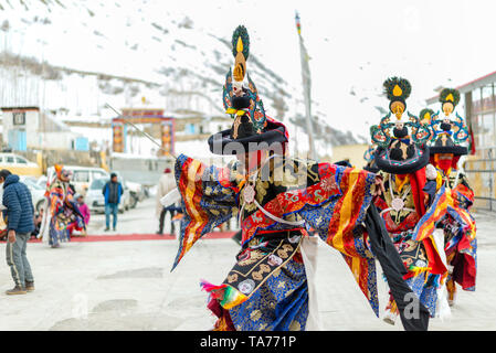 Spiti, Himachal Pradesh, India - 24 Marzo 2019 : tradizionale Lama Mask Dance in Himalaya Foto Stock