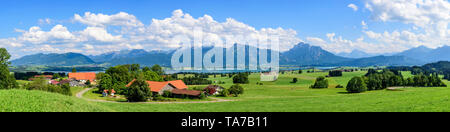 Paesaggio rurale nei pressi di Rieden al Forggensee nella parte orientale della regione di Allgäu Foto Stock