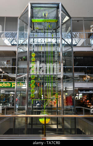 Orologio del tempo fluentemente, centro europeo, Tauentzienstrasse, Charlottenburg di Berlino, Germania, Uhr der fließenden Zeit, Europa-Center, Tauentzienstraß Foto Stock