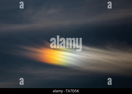 Un vibrante Sun Dog nel cielo Foto Stock