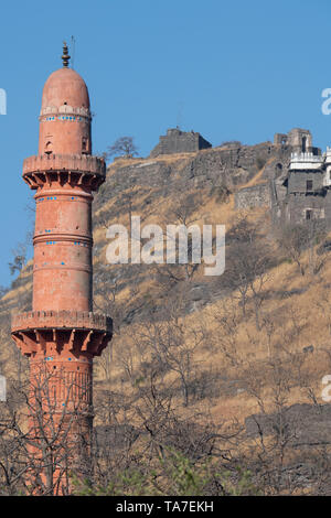 India, nello Stato di Maharashtra, Aurangabad, Daulatabad, Daulatabad Fort aka Deogiri (Collina degli dèi) c. Il XIII secolo. Uno dei migliori del mondo conservati Foto Stock