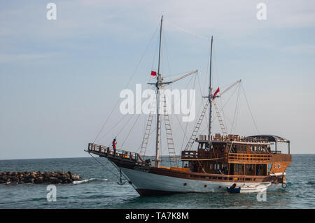 Bulukumba, Indonesia - 13 Settembre 2018: Pinisi nave ormeggiata al porto in Bulukumba, Sulawesi meridionale, Indonesia. Il pinisi o phinisi è un t.r.a. Foto Stock