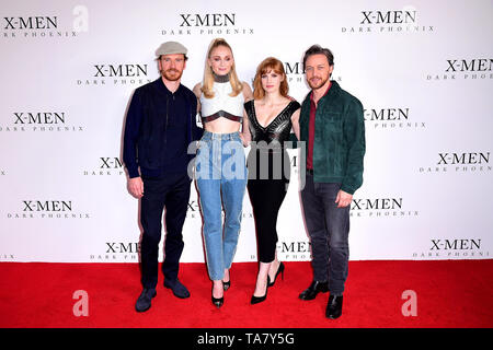 Michael Fassbender (da sinistra a destra), Sophie Turner, Jessica Chastain e James McAvoy frequentando l'X-Men: Dark Phoenix photocall tenutosi a Picturehouse Central London. Foto Stock