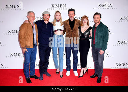 Hutch Parker (da sinistra a destra), Michael Fassbender, Sophie Turner, Simon Kinberg, Jessica Chastain, James McAvoy frequentando l'X-Men: Dark Phoenix photocall tenutosi a Picturehouse Central London. Foto Stock