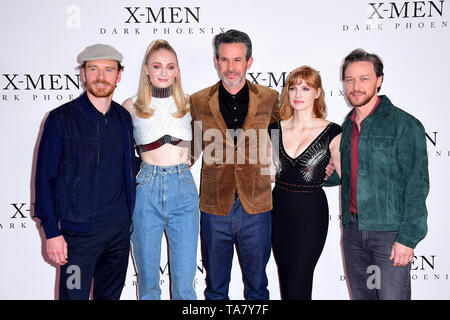 Michael Fassbender (da sinistra a destra), Sophie Turner, Simon Kinberg, Jessica Chastain, James McAvoy frequentando l'X-Men: Dark Phoenix photocall tenutosi a Picturehouse Central London. Foto Stock