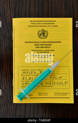 Libro di vaccinazione, simbolico foto vaccinazioni, Impfbuch, Symbolfoto Impfungen Foto Stock