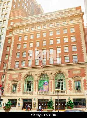 Chicago, Illinois, USA, ottobre 2016: la facciata del palazzo che ospita Symphony Center complesso musicale di Chicago. Situato a 220 Sud Avenu Michigan Foto Stock