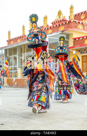 Spiti, Himachal Pradesh, India - 24 Marzo 2019 : Monaco tradizionale Mask Dance in Himalaya Foto Stock