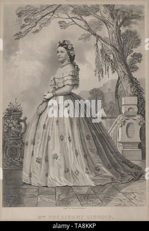 Signora Presidente Lincoln, a piena lunghezza Ritratto di Mary Todd Lincoln in Palla abito, incisione di Kimmel & Foster, inizio 1860 il Foto Stock