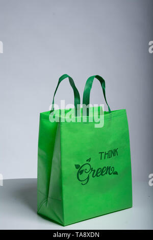 ECO FRIENDLY Tessuto Non Tessuto borse per lo shopping Foto Stock