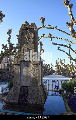 La Spagna è il monumento per il galiziano romanticist scrittore e poeta Rosalia de Castro in Padron, lungo il San Giacomo a piedi, Camino de Santiago, Spagna foto Foto Stock