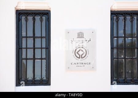 Cartagine, TUNISIA AFRICA-CIRCA maggio, 2012: Segno di parete di Cartagine è il museo. Iscrizione del sito Patrimonio Mondiale dell'UNESCO. Ora è archaeolo Foto Stock