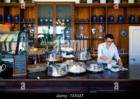 Interno di inizio xx secolo themed café in Preston Park Museum Stockton on Tees Foto Stock