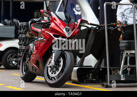 Monte Carlo/Monaco - 22/05/2019 - La limited edition MV Agusta F4 LH44 bike o f#44 Lewis Hamilton (GBR, Mercedes) nella pitlane davanti al 2019 Mo Foto Stock