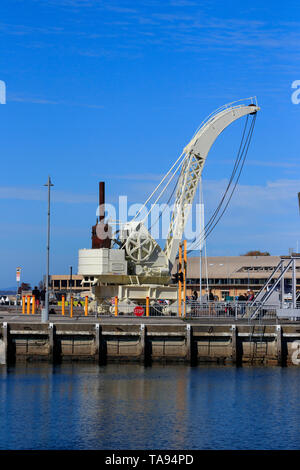 La Jessop e Appleby Bros viaggio gru a vapore vicino al Ponte della Costituzione a Constitution Dock Hobart Tasmania Australia è stato commissionato nel 1899. Foto Stock