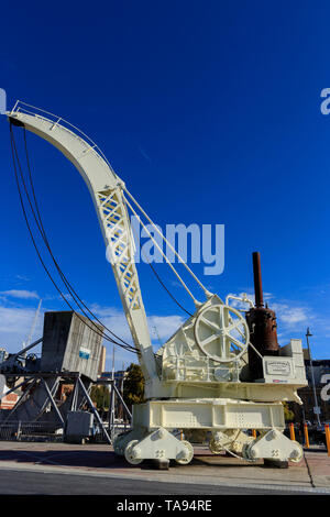 La Jessop e Appleby Bros viaggio gru a vapore vicino al Ponte della Costituzione a Constitution Dock Hobart Tasmania Australia è stato commissionato nel 1899. Foto Stock