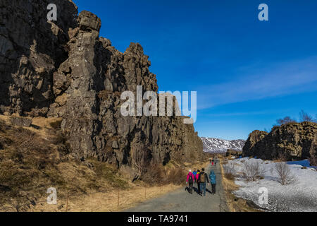 Almannagjá Gorge, un Rift valley tra la separazione del Nord America e Eurasian placche tettoniche, nel Parco Nazionale di Þingvellir, Islanda Foto Stock