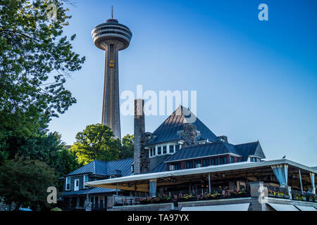Cascate del Niagara, ON, Canada - 18 Luglio 2018: la Torre Skylon un deck di visualizzazione Foto Stock