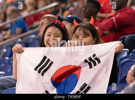 Harrison, NJ - Maggio 22, 2019: sud coreano appassionati di Hwang In-Beom (4) di Whitecaps FC frequentare MLS gioco normale contro Red Bulls sulla Red Bull Arena gioco terminato nel disegnare 2 - 2 Foto Stock