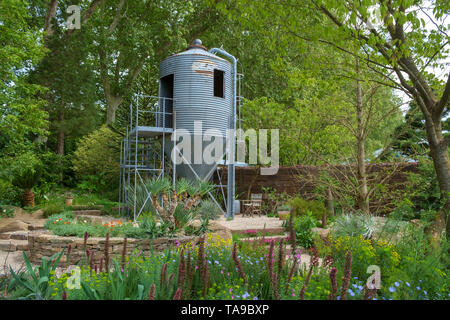 Londra, UK - 22 Maggio 2019: RHS Chelsea Flower Show, The Resilient Garden, celebra un secolo di selvicoltura. Foto Stock