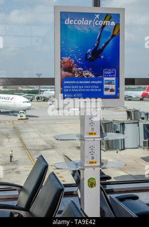 16 settembre 2018 ; SAO PAULO , Brasile ;libera la stazione di ricarica in aeroprt Guarulos Sao Paulo . Foto Stock