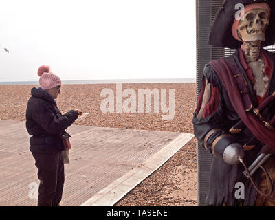 Un pirata sul lungomare di Brighton Foto Stock