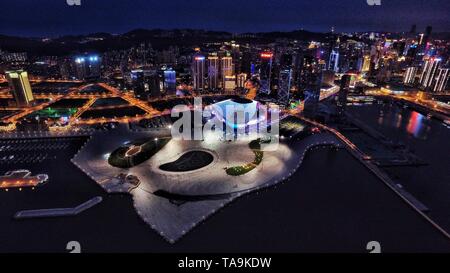 Pechino, Cina. 12 Giugno, 2017. Foto aerea adottate il 12 giugno 2017 illustra il Dalian International Conference Center presso il Donggang quartiere degli affari di Dalian, a nord-est della Cina di Provincia di Liaoning. Credito: Pan Yulong/Xinhua/Alamy Live News Foto Stock