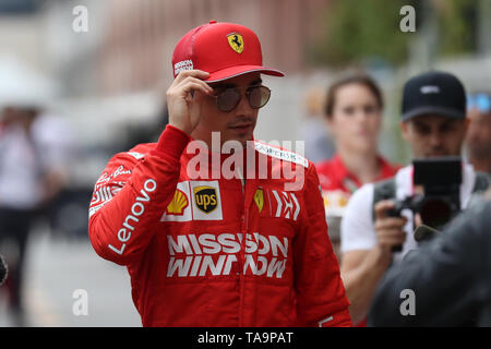 Monte Carlo, Monaco. 23 Maggio, 2019. Charles Leclerc della Scuderia Ferrari nel paddock durante il Gran Premio di F1 di Monaco Credito: Marco Canoniero/Alamy Live News Foto Stock