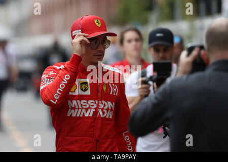 Monte Carlo, Monaco. 23 Maggio, 2019. Charles Leclerc della Scuderia Ferrari nel paddock durante il Gran Premio di F1 di Monaco Credito: Marco Canoniero/Alamy Live News Foto Stock