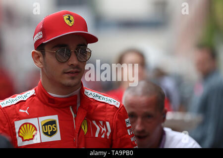 Monte Carlo, Monaco. 23 Maggio, 2019. Charles Leclerc della Scuderia Ferrari nel paddock durante il Gran Premio di F1 di Monaco Credito: Marco Canoniero/Alamy Live News Foto Stock