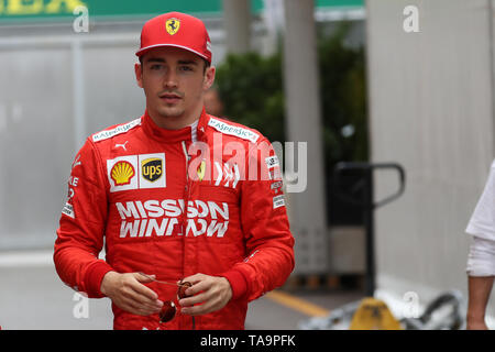 Monte Carlo, Monaco. 23 Maggio, 2019. Charles Leclerc della Scuderia Ferrari nel paddock durante il Gran Premio di F1 di Monaco Credito: Marco Canoniero/Alamy Live News Foto Stock