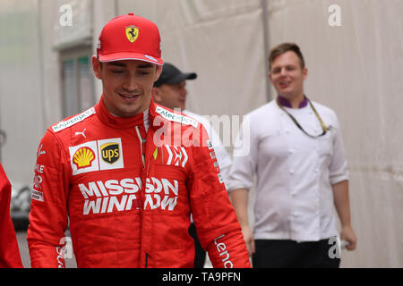 Monte Carlo, Monaco. 23 Maggio, 2019. Charles Leclerc della Scuderia Ferrari nel paddock durante il Gran Premio di F1 di Monaco Credito: Marco Canoniero/Alamy Live News Foto Stock