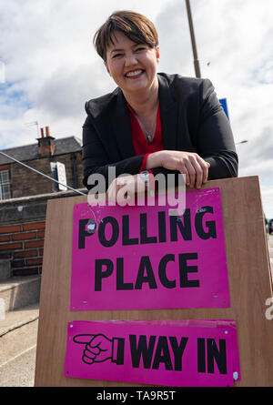 Edimburgo, Scozia, Regno Unito. 23 Maggio, 2019. Scottish leader conservatore Ruth Davidson MSP getta il suo voto alle elezioni europee a Wilson Memorial Church di Edimburgo, in Scozia. Credito: Iain Masterton/Alamy Live News Foto Stock