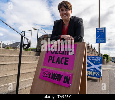 Edimburgo, Scozia, Regno Unito. 23 Maggio, 2019. Scottish leader conservatore Ruth Davidson MSP getta il suo voto alle elezioni europee a Wilson Memorial Church di Edimburgo, in Scozia. Credito: Iain Masterton/Alamy Live News Foto Stock