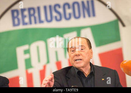 Torino Piemonte, Italia. 23 Maggio, 2019. Silvio Berlusconi durante la conferenza stampa per la campagna elettorale per la presentazione della lista di Forza Italia candidati per le elezioni regionali del Piemonte e delle elezioni europee. Credito: ZUMA Press, Inc./Alamy Live News Foto Stock