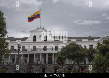 Costruito a partire dal 1570 Carondelet palazzo nel centro storico di Quito è oggi la sede del governo della Repubblica dell'Ecuador. Foto Stock