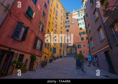 Genova, Italia, Aprile 29, 2019 - Santa Brigida trogoli quadrato (Truogoli di Santa Brigida), uno dei luoghi più suggestivi del centro storico di G Foto Stock