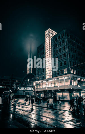 Berlino Alexanderplatz, Torhaus Von Peter Behrens Foto Stock