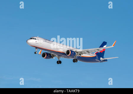 Monaco di Baviera, Germania - 08. Febbraio 2019 : Aeroflot Airbus A321-211 con la registrazione degli aeromobili VQ-BBT nell'approccio alla pista del nord del Mun Foto Stock