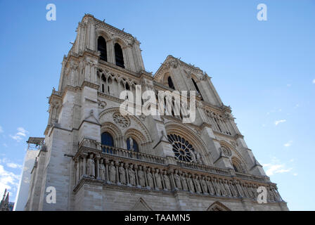 Fronte ovest della cattedrale di Notre Dame, Paris, Francia Foto Stock