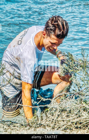 San Fernando, Cadiz, Spagna - 16 Marzo 2019: un giovane atleta anonimo in esecuzione sul percorso di Carrascon Foto Stock