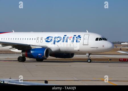 CHICAGO, STATI UNITI - 1 Aprile 2014: spirito Airlines Airbus A320 all'Aeroporto O'Hare di Chicago. Lo spirito delle compagnie aeree è un Americano ultra basso costo carrie Foto Stock